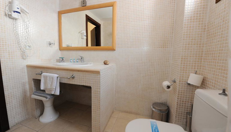 4* Maranton Beach Hotel