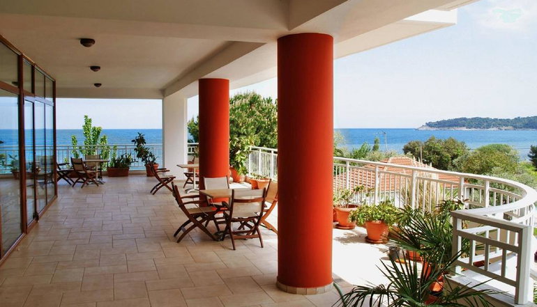 4* Maranton Beach Hotel