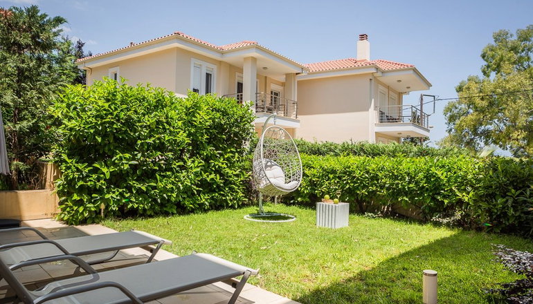 Meliti Waterfront Suites