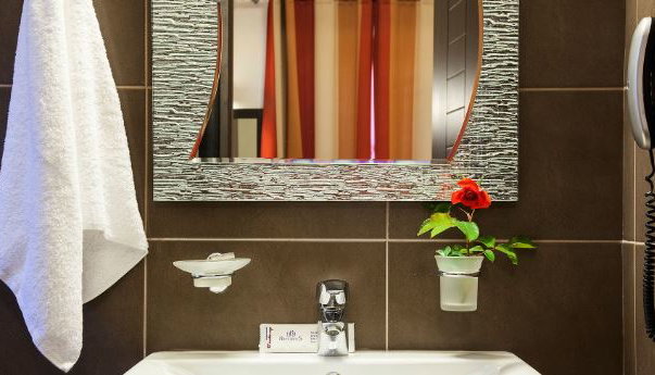 Meteoritis Hotel