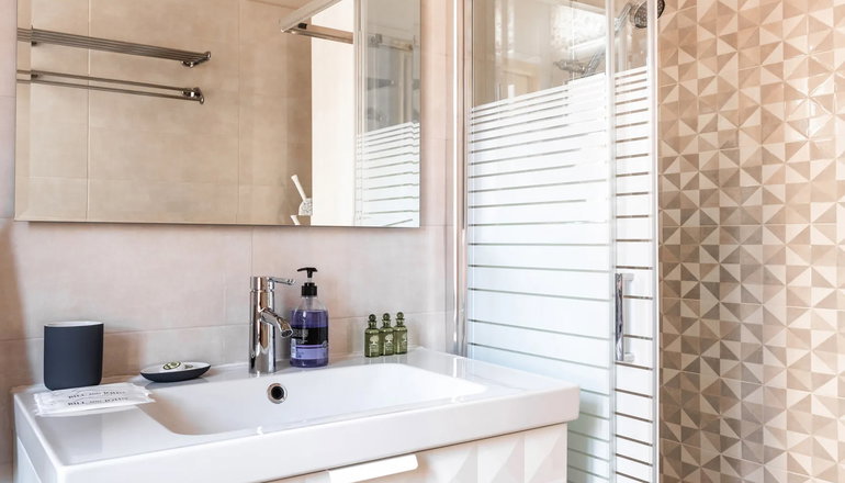 Monastiraki Urban Apartment by Bill & John Apartments Athens