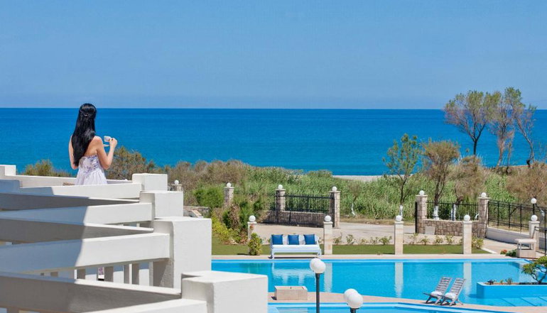 Mrs Chryssana Beach Hotel