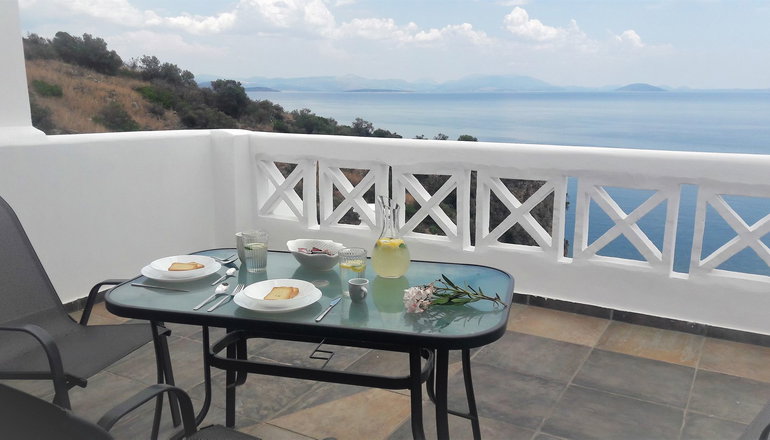 Muses SeaSide Villas