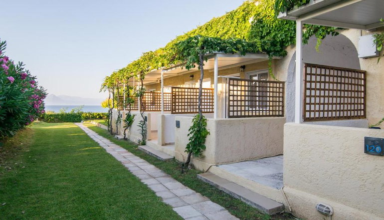 Niforeika Beach Hotel & Bungalows