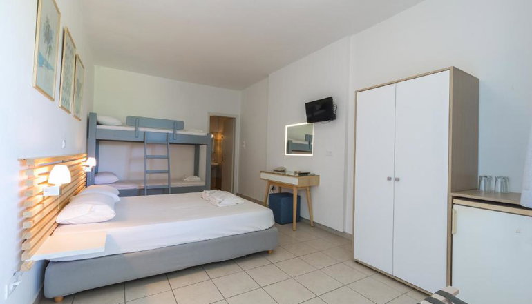 Niforeika Beach Hotel & Bungalows