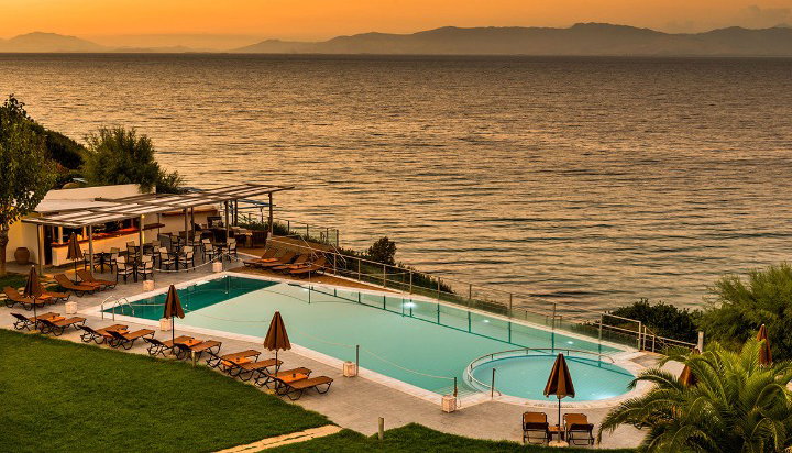 Niforeika Beach Hotel & Bungalows