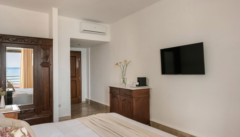 Niki Beach Hotel