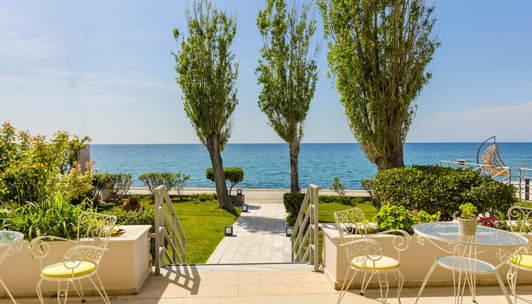Niki Beach Hotel