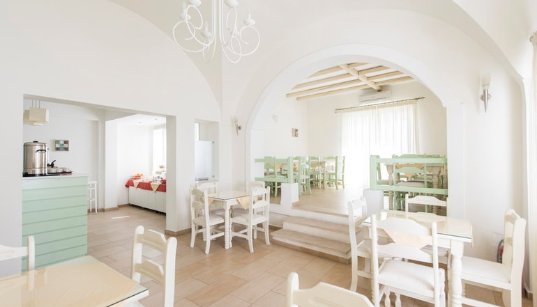4* Nissos Thira Hotel