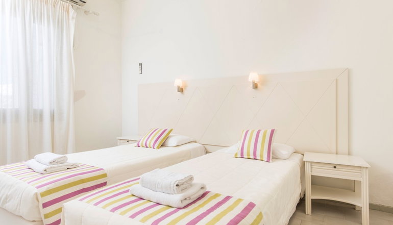 4* Nissos Thira Hotel