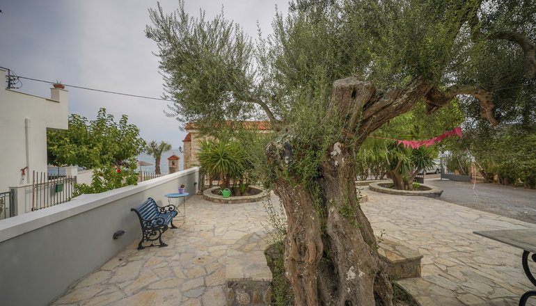 Oasis Studios - Άγιοι Πάντες, Γαλαξίδι