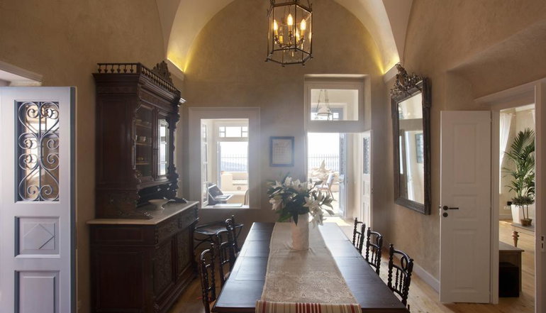 Oia Mansion