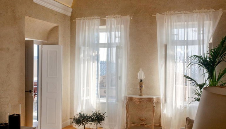 Oia Mansion