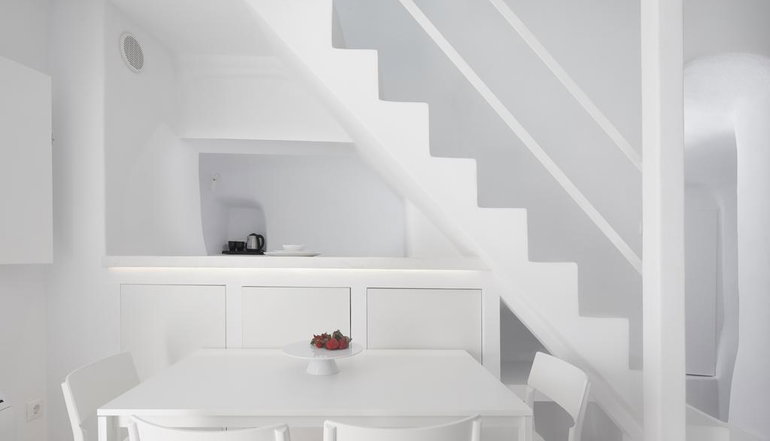Oia White Cave Villa