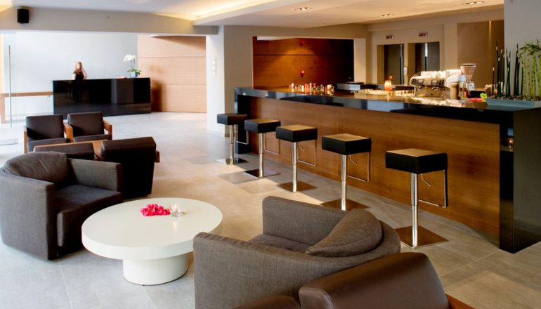 Oktober Hotel