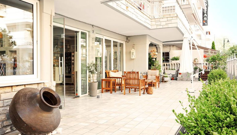 Ouzas Luxury Hotel
