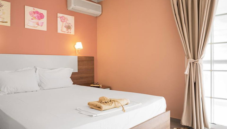 Ouzas Luxury Hotel