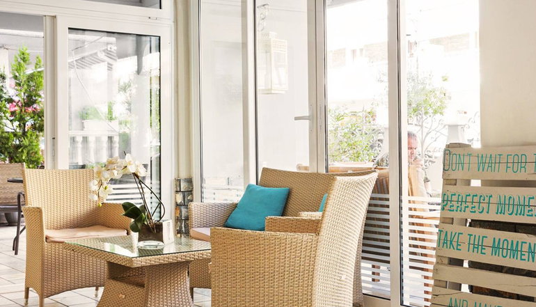 Ouzas Luxury Hotel