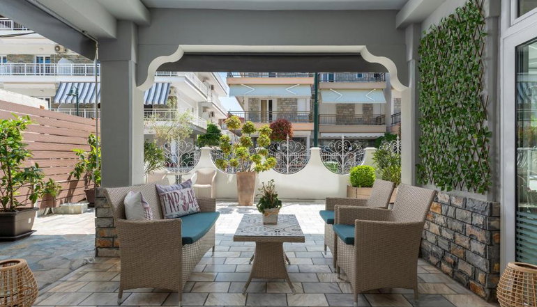 Ouzas Luxury Hotel