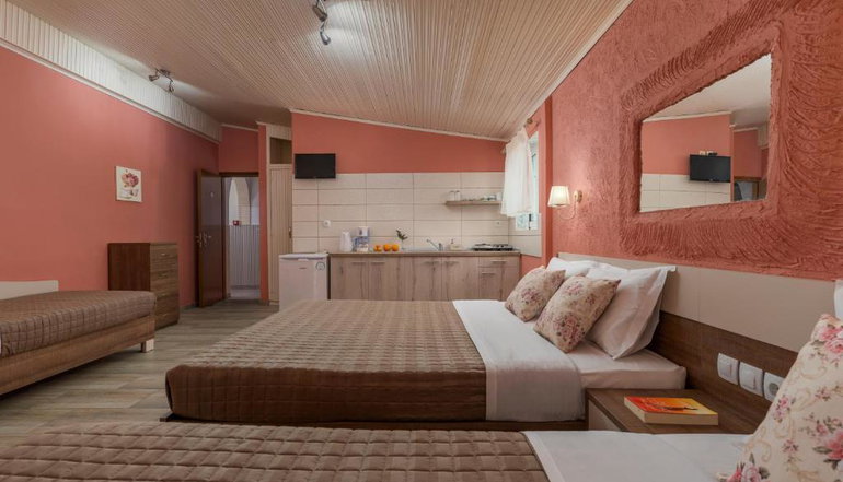 Ouzas Luxury Hotel