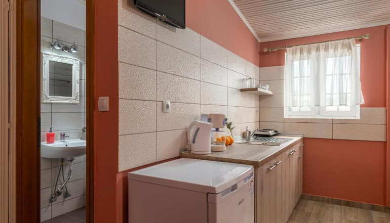 Ouzas Luxury Hotel