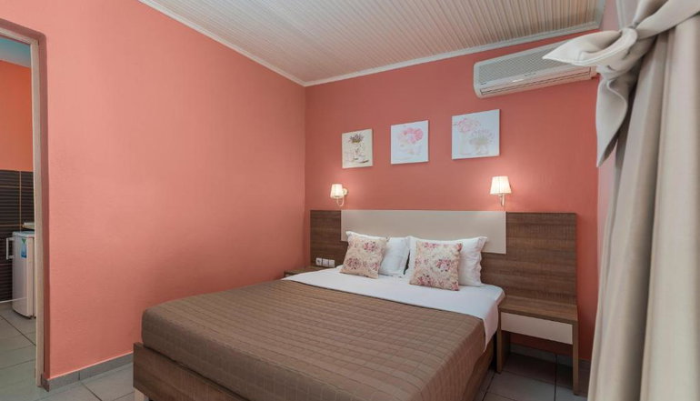 Ouzas Luxury Hotel