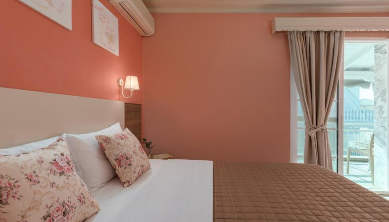 Ouzas Luxury Hotel