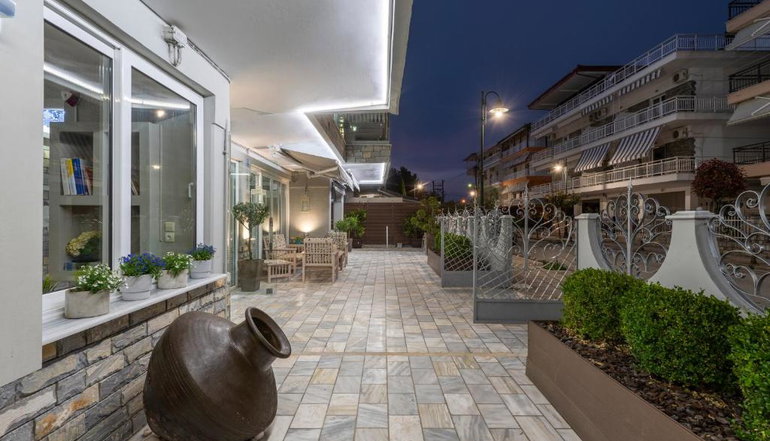 Ouzas Luxury Hotel