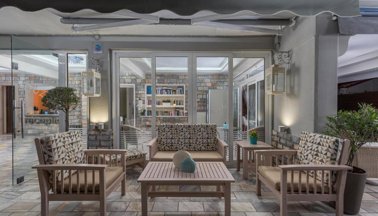 Ouzas Luxury Hotel