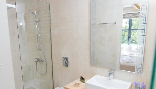 Panellinion Luxury Rooms