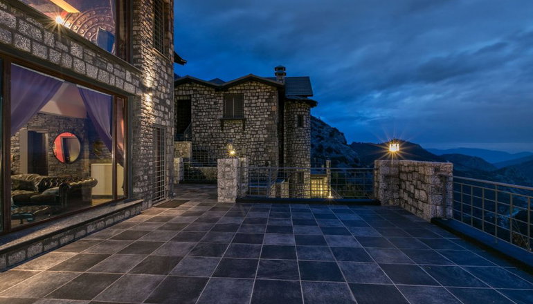 Volhon Mansions by Bill & John Apartments & Villas