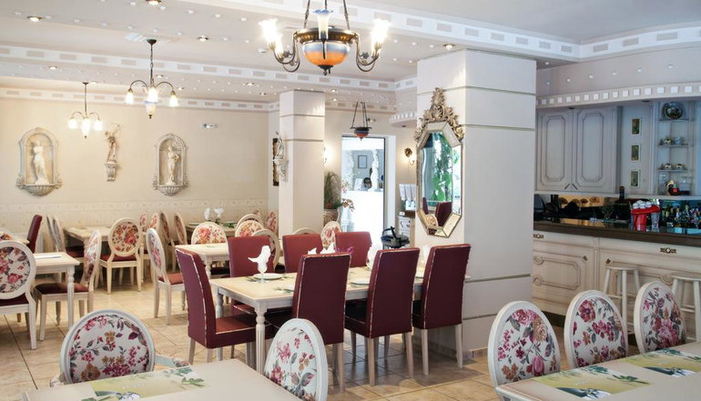 Parthenon Art Hotel
