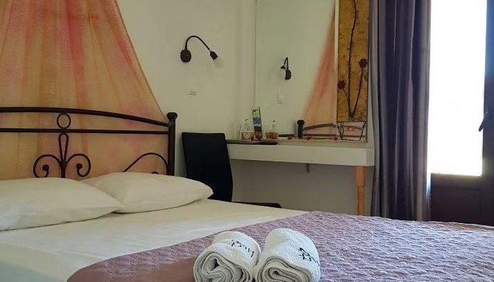 Petra & Elato Art Hotel