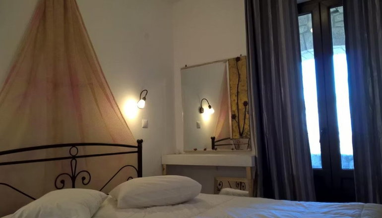 Petra & Elato Art Hotel