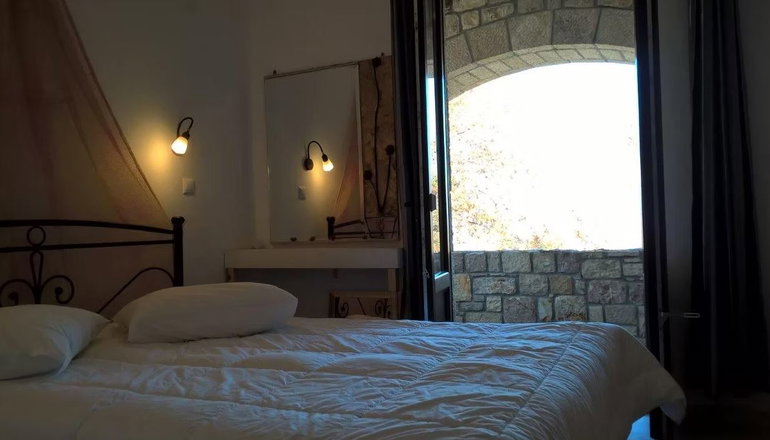 Petra & Elato Art Hotel