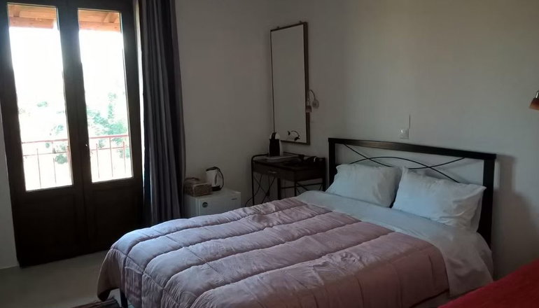 Petra & Elato Art Hotel