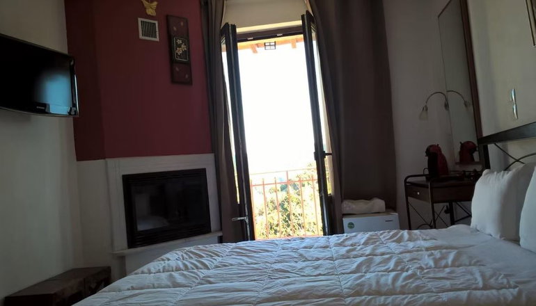 Petra & Elato Art Hotel