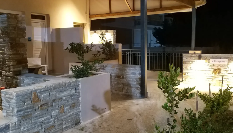 Petries Studios - Άγιοι Απόστολοι, Εύβοια
