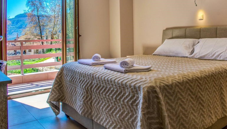 Elia Deluxe Accommodation