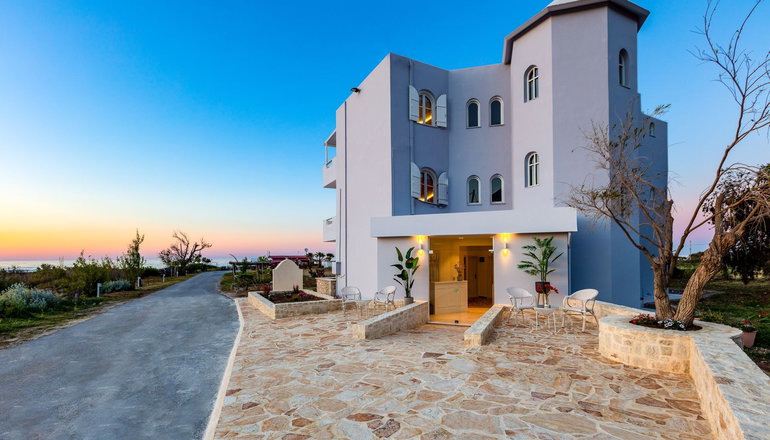 Pinelopi Beach Suites