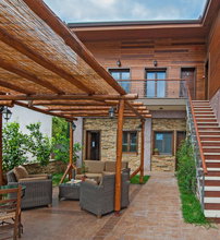Polys Guesthouse