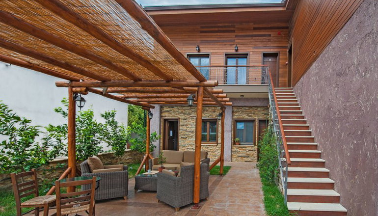 Polys Guesthouse