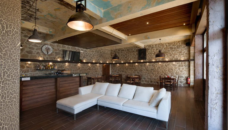 Polys Guesthouse