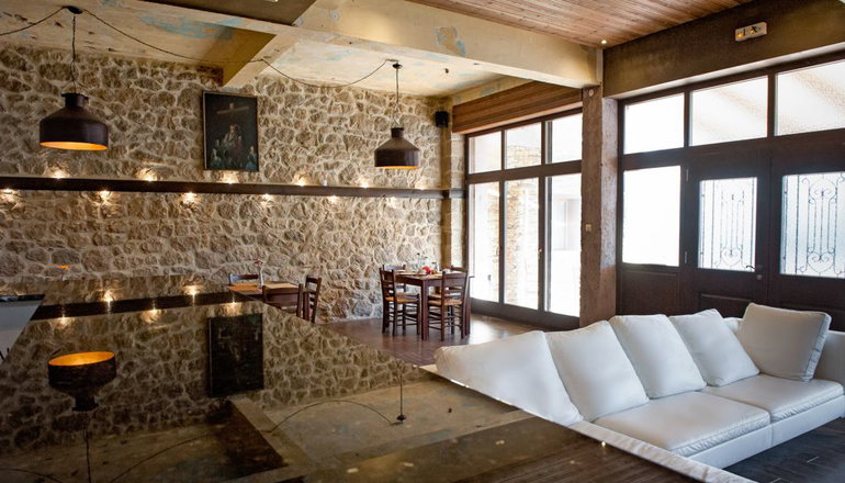 Polys Guesthouse