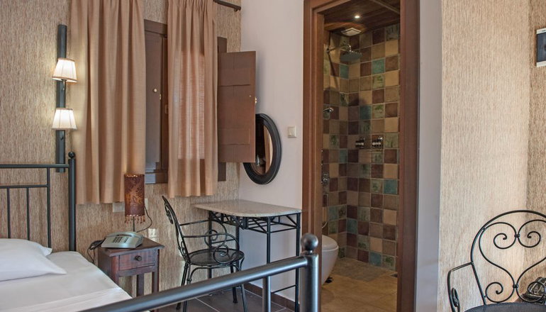 Polys Guesthouse