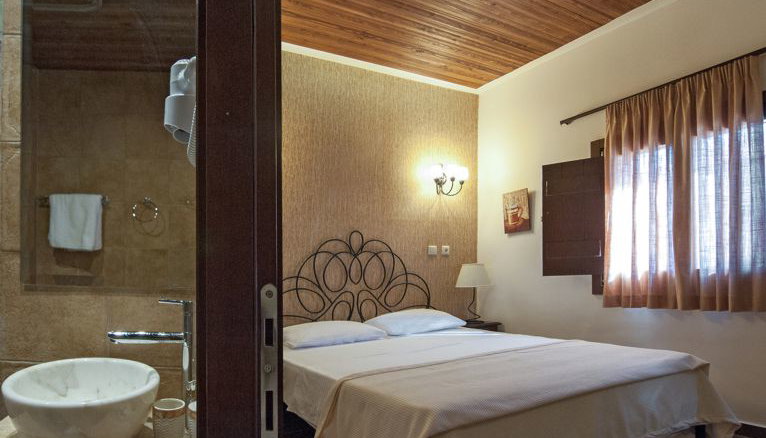 Polys Guesthouse