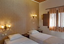 Polys Guesthouse