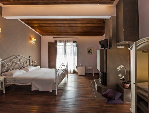 Polys Guesthouse