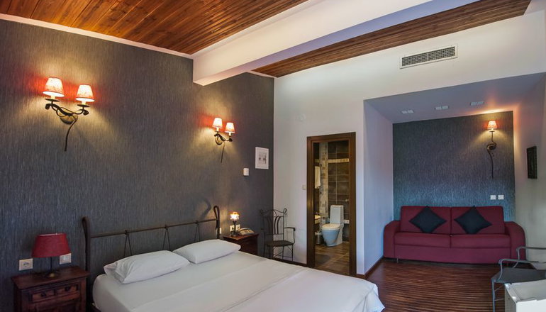 Polys Guesthouse