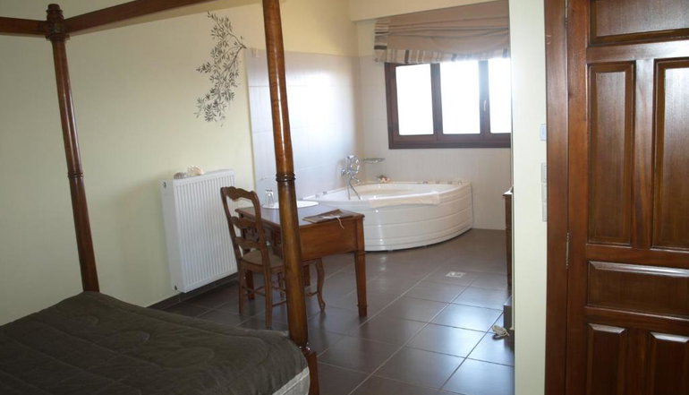4* Porto Mani Suites